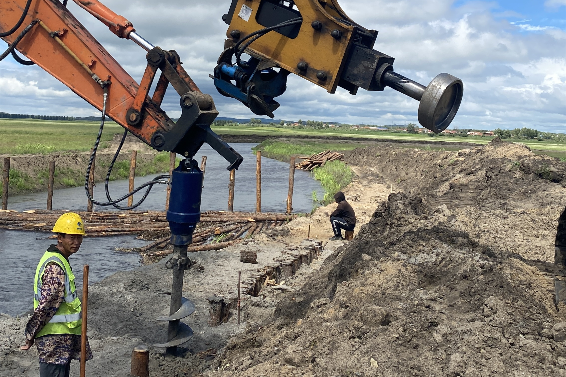 內蒙古多倫松木樁河道打樁項目