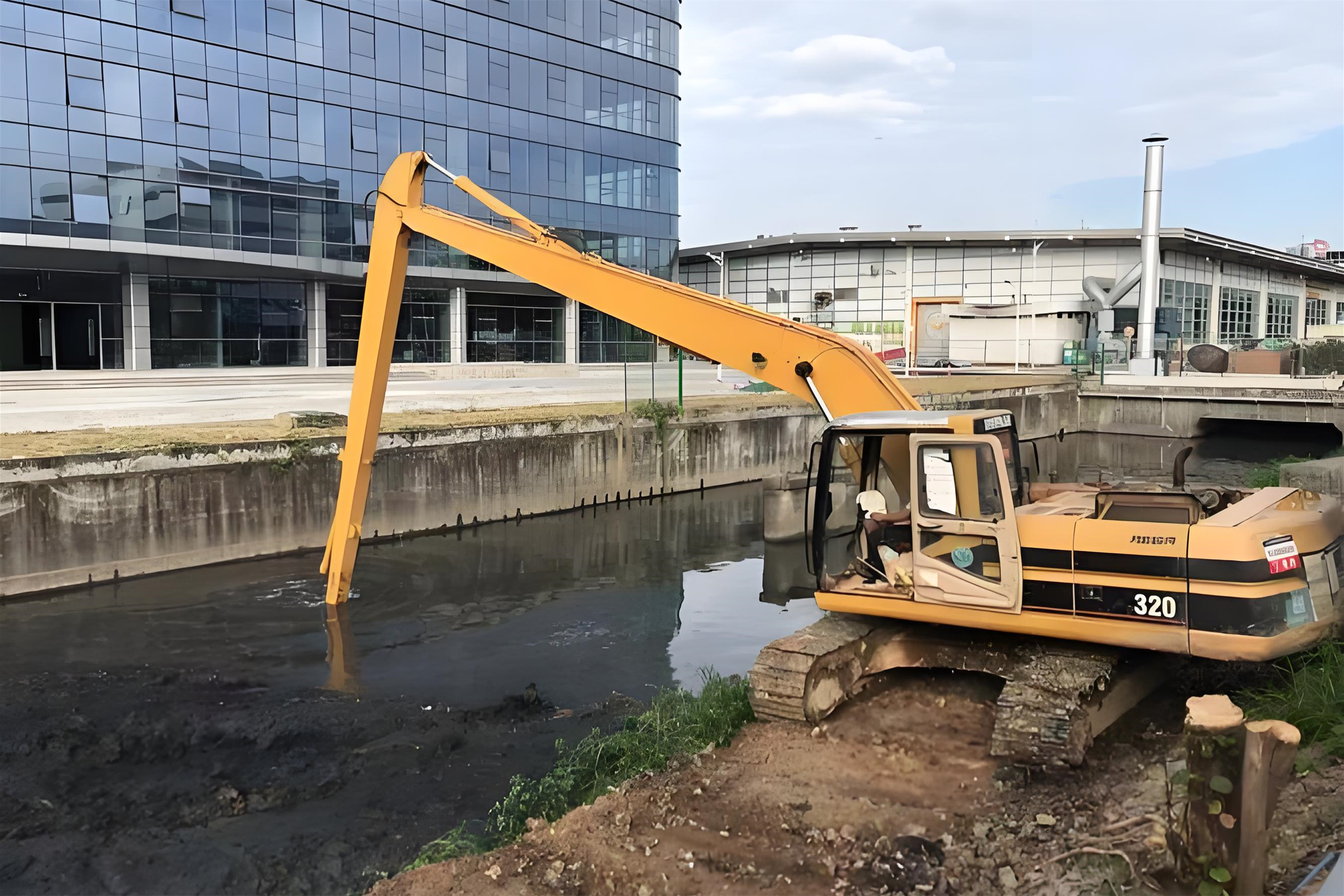 山西臨汾水挖清淤團(tuán)隊泓樺錦嘉-水庫清淤需要放空水嗎？